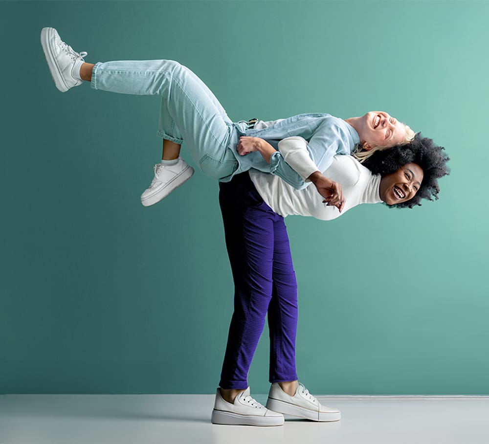 Zwei Frauen freuen sich - best choice Gutscheine